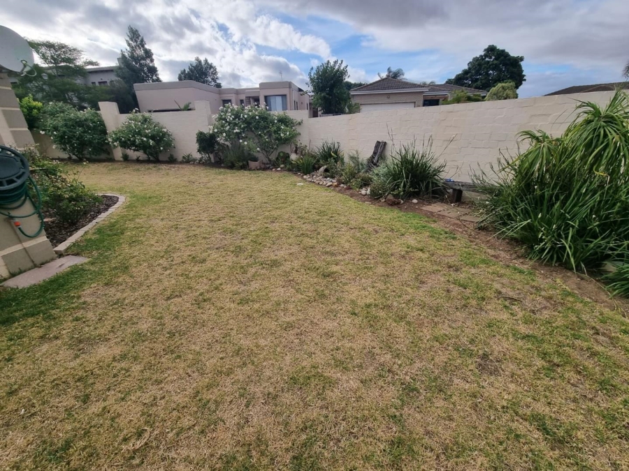 To Let 3 Bedroom Property for Rent in Uitzicht Western Cape